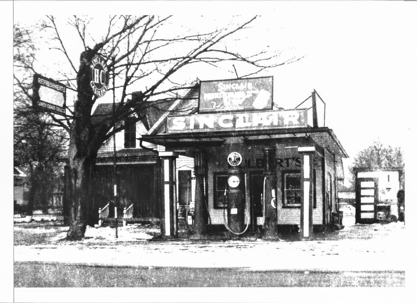 Historic Sinclair gas station with vintage pumps and signage.